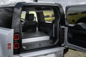 Defender 90 Boot